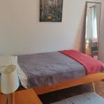 Rent a room of 120 m² in lisbon