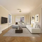 Rent 4 bedroom apartment of 278 m² in Manhattan