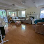 Rent a room in Westmont