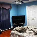 Rent 6 bedroom house in Hicksville