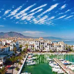 Rent 3 bedroom apartment of 250 m² in Marbella