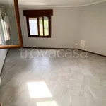 Rent 4 bedroom apartment of 85 m² in Adria