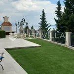 Rent 3 bedroom house of 200 m² in Omiš