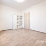 Pronajměte si 3 ložnic/e byt o rozloze 77 m² v Prague