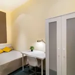 Rent a room of 220 m² in madrid