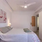 Rent 2 bedroom apartment of 77 m² in valencia