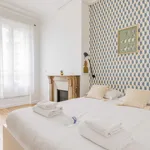 Rent 1 bedroom apartment of 430 m² in Paris