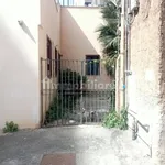 Affitto 5 camera appartamento di 200 m² in Palermo