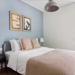 Rent 2 bedroom apartment of 116 m² in lisbon