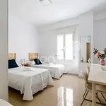 Rent 4 bedroom apartment of 130 m² in  Sevilla