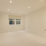 Rent 3 bedroom apartment in Brookmans Park