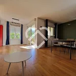 Appartement de 100 m² avec 1 chambre(s) en location à La Madeleine