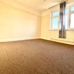 Rent 3 bedroom flat in South East England