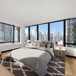 Rent 3 bedroom apartment of 162 m² in Manhattan