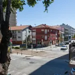 Rent a room of 300 m² in porto