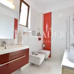 Rent 3 bedroom apartment of 100 m² in Bucuresti