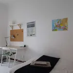 Rent a room of 100 m² in lisbon