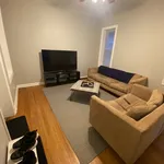 Rent 2 bedroom apartment in Ravenswood