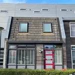 Huur 4 slaapkamer huis van 151 m² in Almere