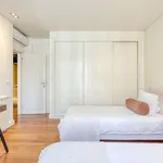 Rent 3 bedroom apartment of 200 m² in lisbon