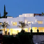 Rent 4 bedroom house of 1390 m² in Marbella