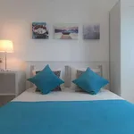 Rent a room of 100 m² in lisbon