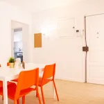 Rent 5 bedroom apartment of 100 m² in lisbon