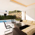 Rent 4 bedroom house of 499 m² in Marbella