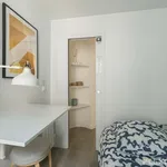 Rent 2 bedroom apartment of 323 m² in Paris