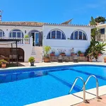 Rent 3 bedroom house of 162 m² in Estepona