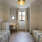 Rent 2 bedroom apartment of 90 m² in Florence