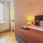 Rent a room of 300 m² in london