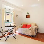 Rent 4 bedroom apartment of 40 m² in Lisboa