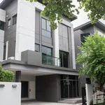 Rent 3 bedroom house of 372 m² in Bangkok