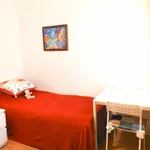 Rent 4 bedroom apartment in Barcelona