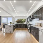 Rent 5 bedroom apartment of 302 m² in Los Angeles