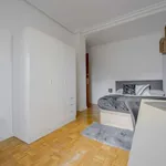 Rent a room of 240 m² in madrid