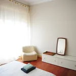 Rent a room of 120 m² in Porto