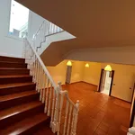 Rent 4 bedroom house of 418 m² in Funchal