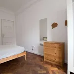 Rent a room of 100 m² in lisbon