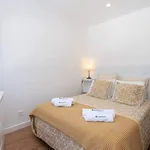 Rent 1 bedroom apartment of 50 m² in Porto