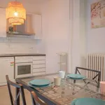 Rent a room of 310 m² in madrid