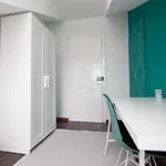 Rent a room of 100 m² in lisbon