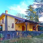 Rent 10 bedroom house of 550 m² in Ragalna