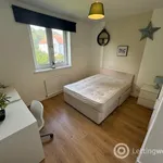 Rent 3 bedroom flat in Aberdeen