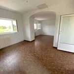 Maison de 75 m² avec 1 chambre(s) en location à Divajeu