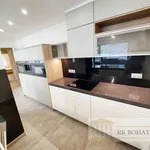 Pronajměte si 3 ložnic/e byt o rozloze 97 m² v Prague