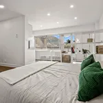 Rent 1 bedroom apartment in Montreal