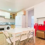 Rent a room of 240 m² in madrid