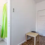 Rent a room of 100 m² in lisbon